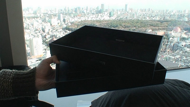 Illustration for article titled MacBook Air Unboxed, Compared to Sony VAIO